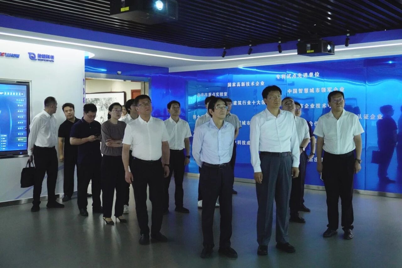 南昌市委副书记、市长高世文调研凯发K8锂—以AI赋能韧性城市建设情况